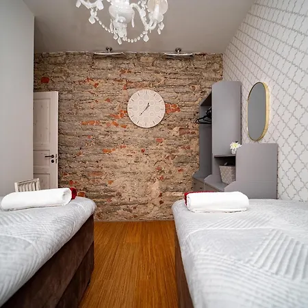 Apartman In A 700-years-old House