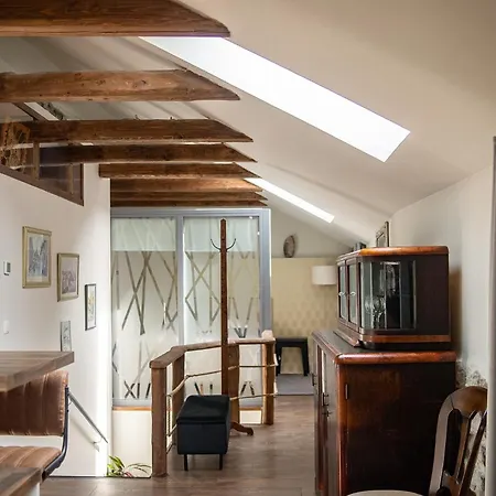 Apartman In A 700-years-old House *
