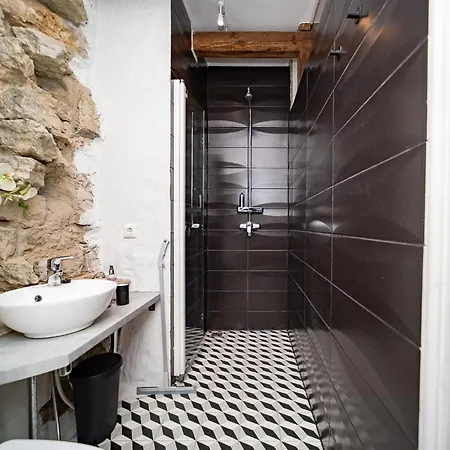 Apartman In A 700-years-old House